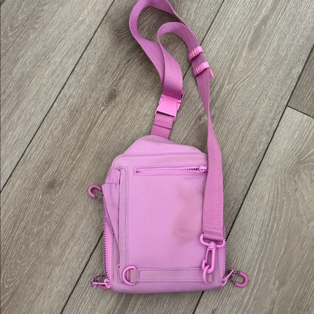 Beis 2025 Stagecoach sport sling bag